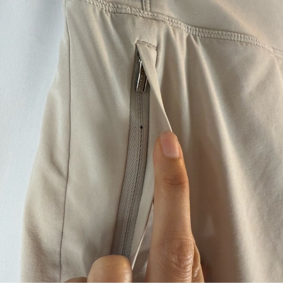 ATHLETA Khaki Everyday Skirt Skort A Line UPF 50+ Lightweight Size 2 - Picture 5 of 10